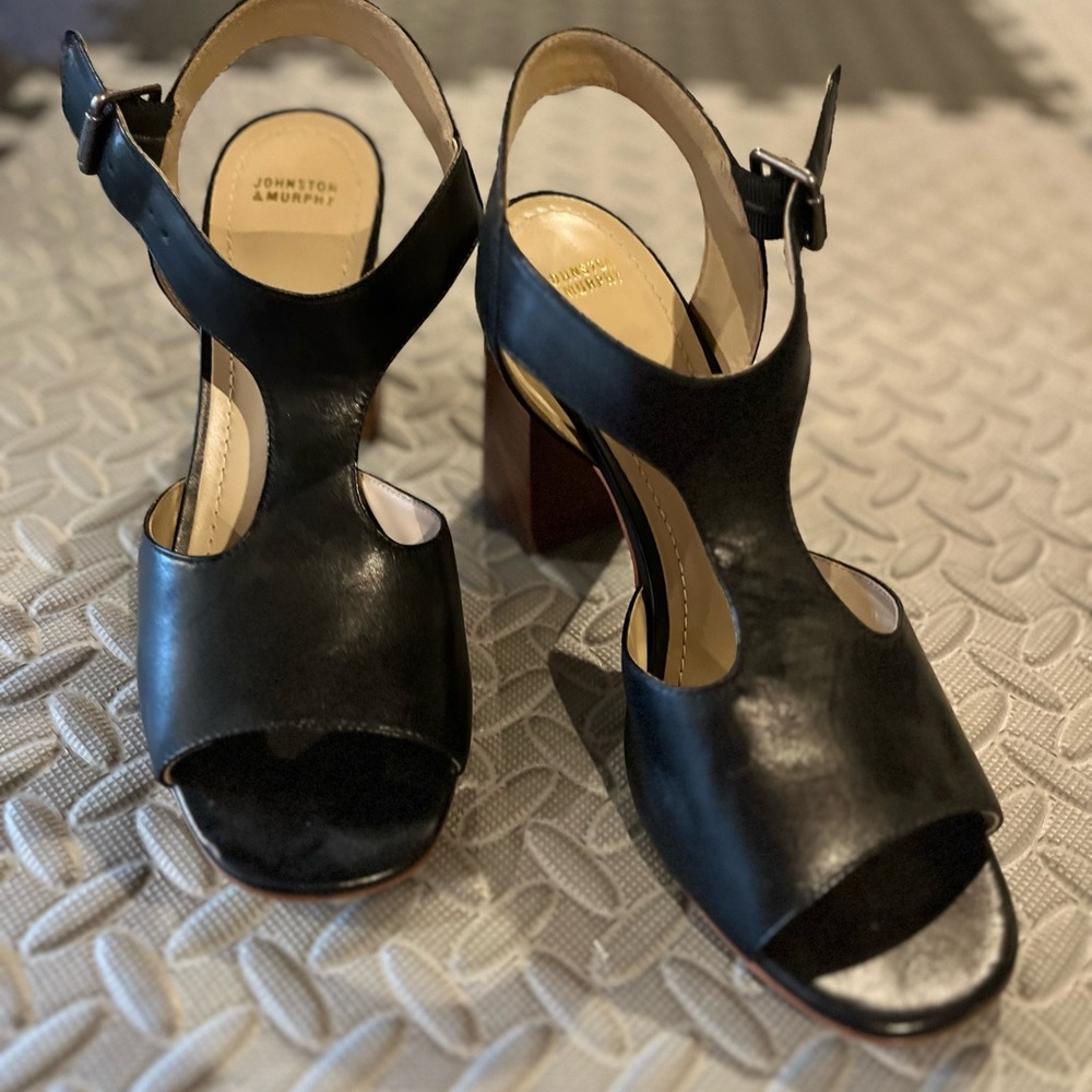 Johnston & Murphy Black Leather Heels with Brown Block